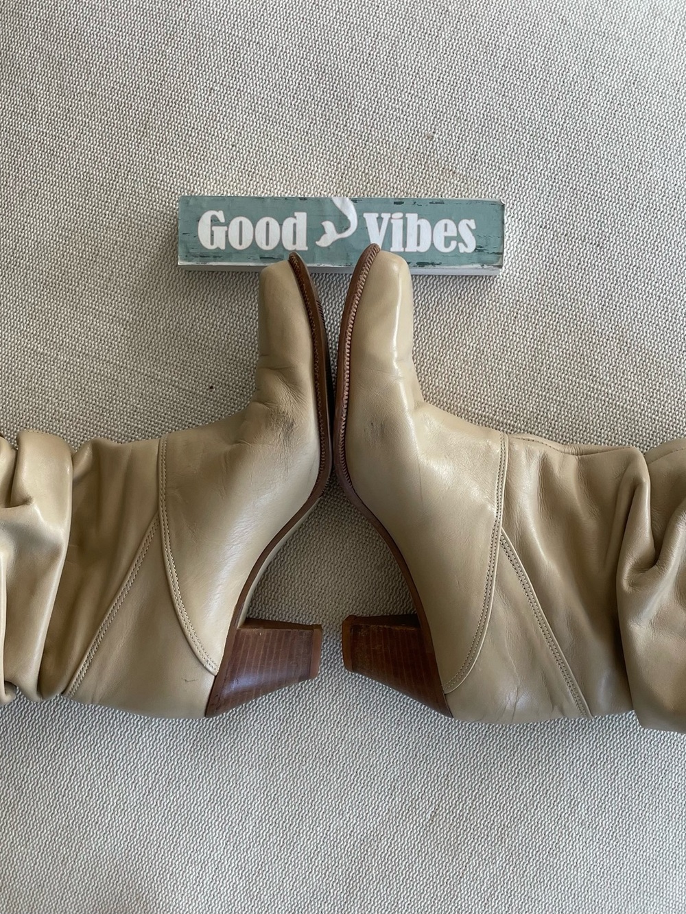 Vintage Dingo Heeled Cream Booties - Picture 2 of 14